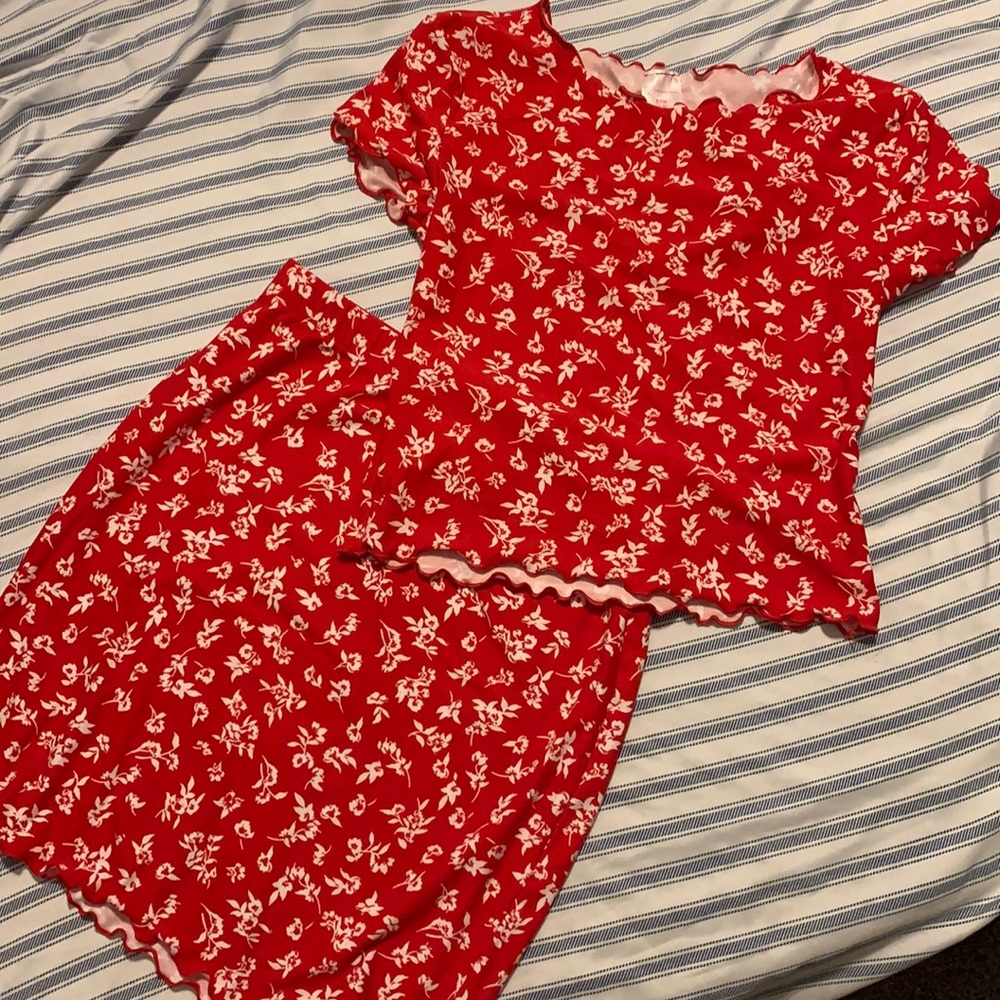 (2 Piece) Skirt + shirt
